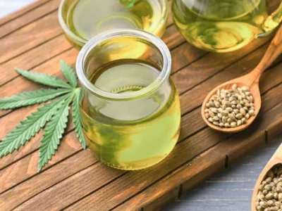 De la semilla al aceite: el viaje orgánico del cáñamo prensado en frío